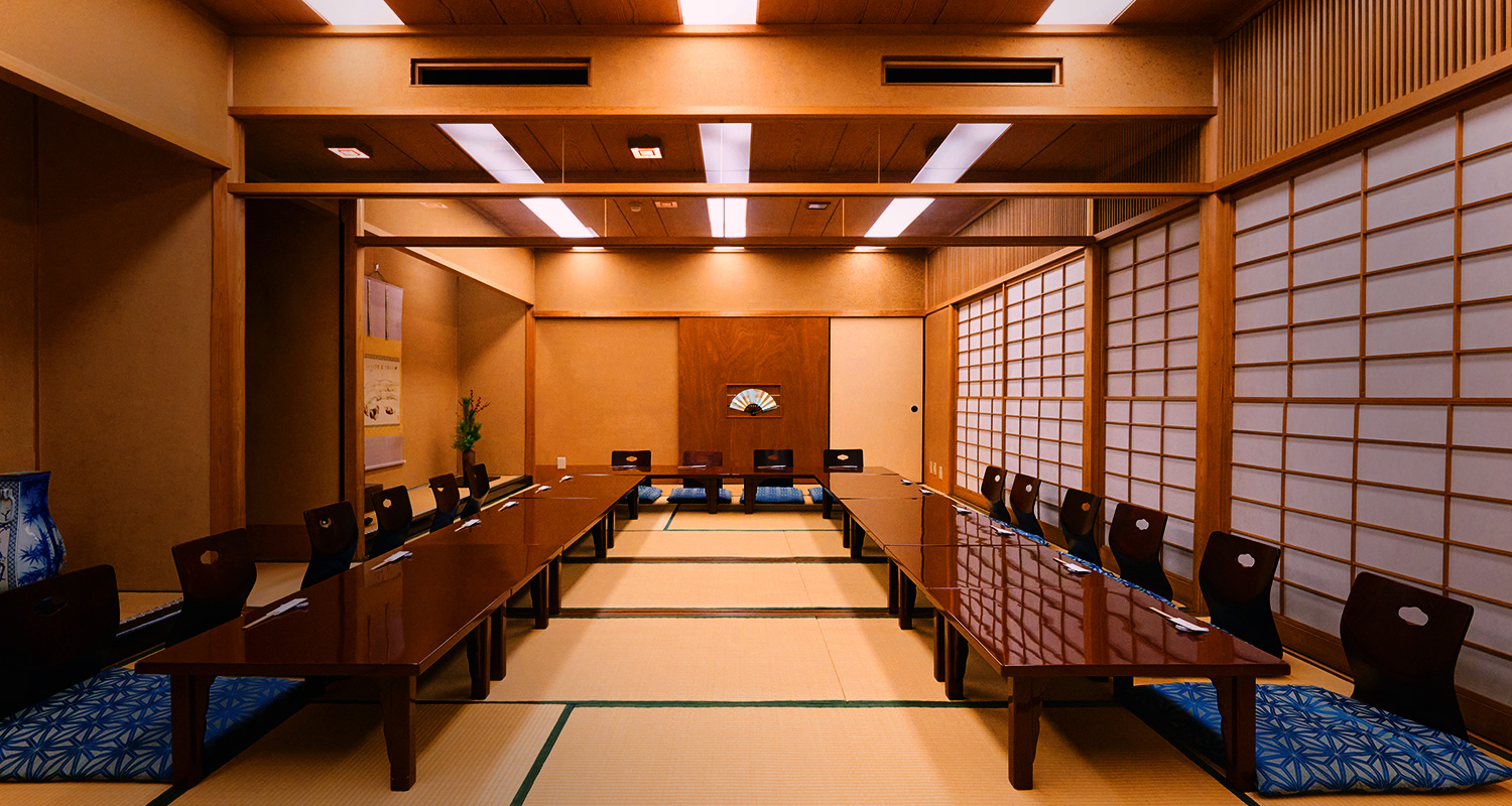 写真:最大30名まで対応可能な広々としたお座敷は、ご宴会や法事におすすめ